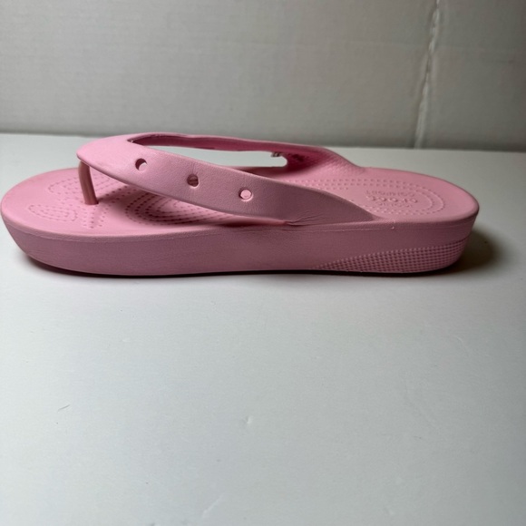 Crocs Classic Platform Flip Flops - Picture 8 of 10